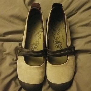 Final price Merrell leather mary janes